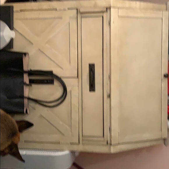 Meet your Posher, Cynthia - Picture 1 of 1